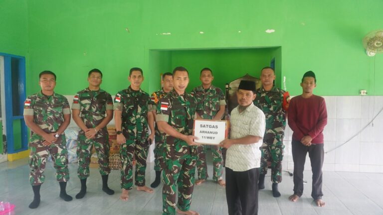 Satgas Kodim Maluku Yonarhanud 11/WBY Gelar Bakti Sosial di Pesantren Shuffa Hizbullah 