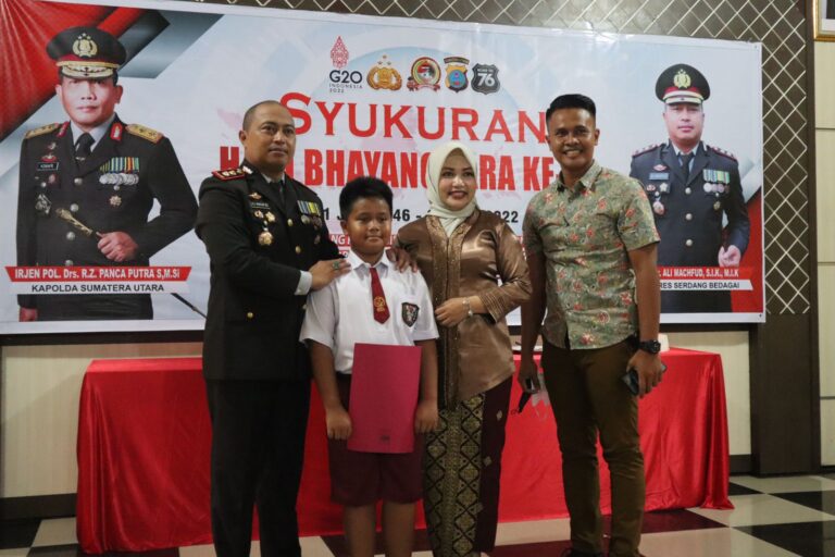 Juara 1 Lomba Menulis Surat Untuk Kapolri, Arya Raditya Ahmadi Dapat Penghargaan Dari Kapolres Sergai 