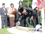 Jelang HUT Kota Medan Ke 432 Tahun, Wali Kota Medan Bersa­ma Ketua TP PKK Kota Medan Berziarah Ke Taman Makam Pahlawan Bukit Barisan