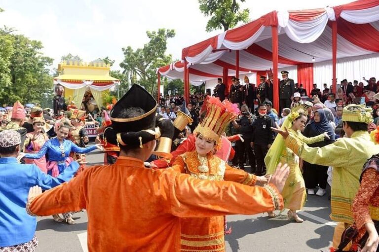 Kemeriahan Pawai Sambut Hari Kemerdekaan RI Ke-77 di Kota Medan