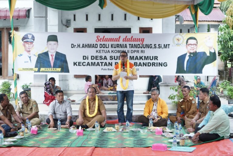 Wabup Asahan Dampingi Ketua Komisi II DPR RI Silaturahmi Dengan Masyarakat Desa Suka Makmur 