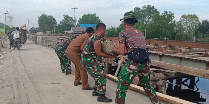 Dinas PUPR Tak Bertanggung Jawab Sebabkan Jembatan Penghubung Desa Tanjung Rejo Ambruk, Pangdam I BB Turunkan Anggota Yonzipur dan Kodim 0201 BS Bangun Jembatan Sementara yang Baru