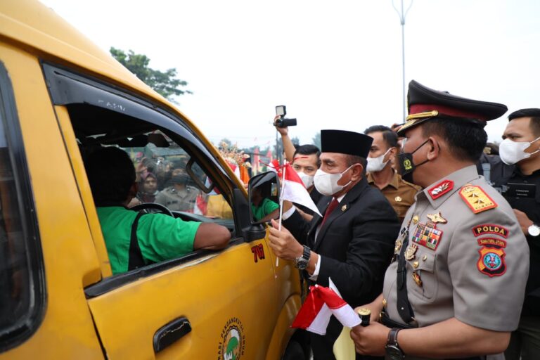 Semarak HUT RI ke 77, Polda Sumut Bagikan 30.000 Bendera Merah Putih