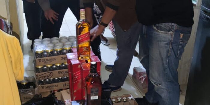 Tim Gabungan Polres Padangsidimpuan Kembali Razia Kafe, Ratusan Botol Miras Diamankan