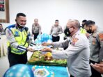 Polres Tanah Karo Lakukan Pemotongan Tumpeng Dalam Peringatan Hari Lalu Lintas Bhayangkara Ke-67