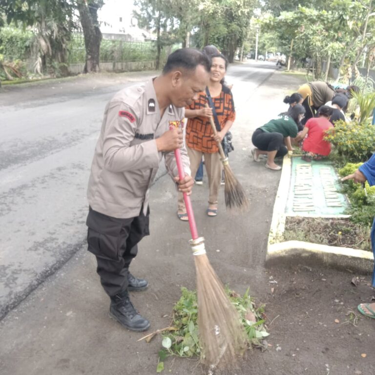 Jalin Kebersamaan, Bhabinkamtibmas Medan Tuntungan Gotong Royong Bersama Warga Kemenangan Tani