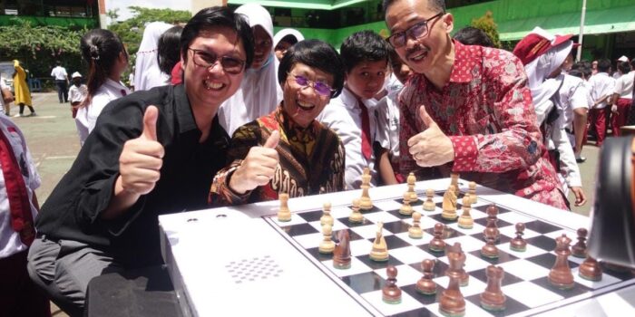 Anak Indonesia Ciptakan Robot Catur MIRA Penantang Grand Master