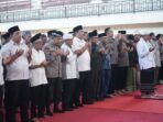 Wabup Asahan Ikuti Sholat Ghoib Dan Berdoa Untuk Aremania dan Sepakbola Indonesia