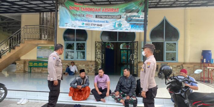 Laksanakan Pamtur Sholat Jumat, Personil Polsek Tuntungan Berikan Pelayanan Terbaik