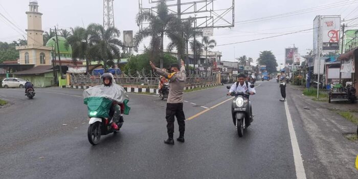 Antisipasi Kemacetan Polsek Simpang Empat laksanakan Gatur Pagi