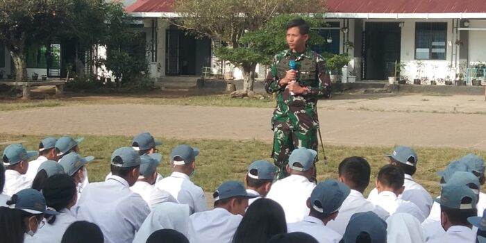 Dandim 0205/TK Pimpin Upacara dan Berikan Wawasan Kebangsaan di SMAN 1 Kabanjahe