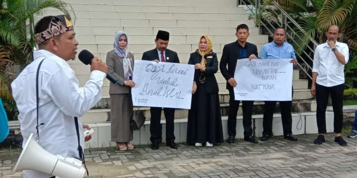 Datangi Kantor DPRK, Honorer Aceh Tamiang Mempertanyakan Nasib Mereka