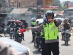 Bantu Urai Kemacetan Arus Mudik, Kapolres Tanah Karo AKBP Ronny Nicolas Sidabutar Turun ke Jalan