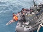 Kapal Perang TNI AL Evakuasi Penumpang Speed Boat Tenggelam di Memberano Raya Papua 