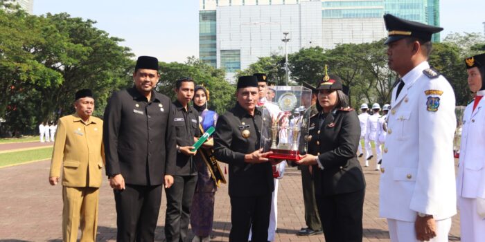 Kapolsek Medan Tuntungan Terima Tanda Penghargaan Dari Gubernur Edy Rahmayadi