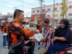 Jelang Buka Puasa, PAC PP Medan Tuntungan Bersama Ranting Kemenangan Tani Berbagi Takjil