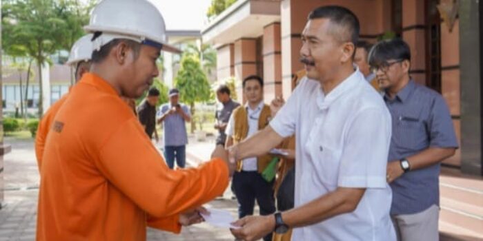 Terima IJT Tahun Kinerja 2022, Karyawan Kantor Direksi Sisihkan Sebagian Rezeki Untuk Cleaning Service