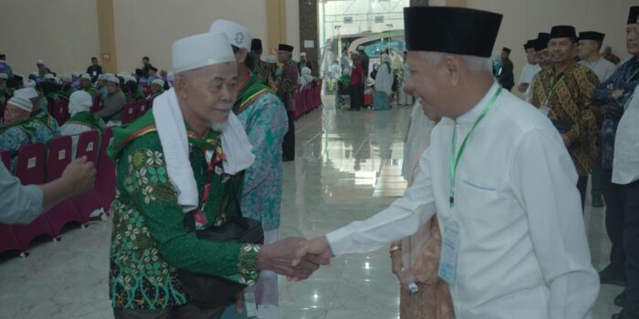 Bupati Asahan Lepas Keberangkatan Jamaah Calon Haji Di Asrama Haji Medan