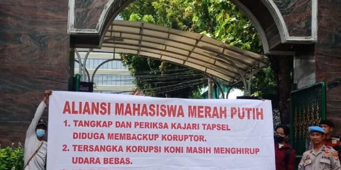 Aksi Depan Kejagung, Aliansi Mahasiswa Merah Putih Minta Kepala Kejaksaan Negeri Tapsel Dicopot