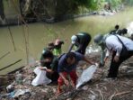 Kecamatan Polonia Kolaborasi Dengan PLN Bersihkan Sungai Babura