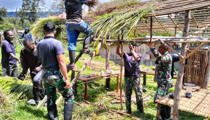 Satgas Yonif 721/Mks Bangun Honai Pintar Dan Honai Kesehatan Untuk Masyarakat Sekitar