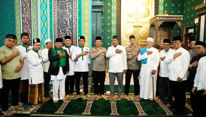 Kapolda Sumut dan Alim Ulama Ajak Warga Safari Subuh