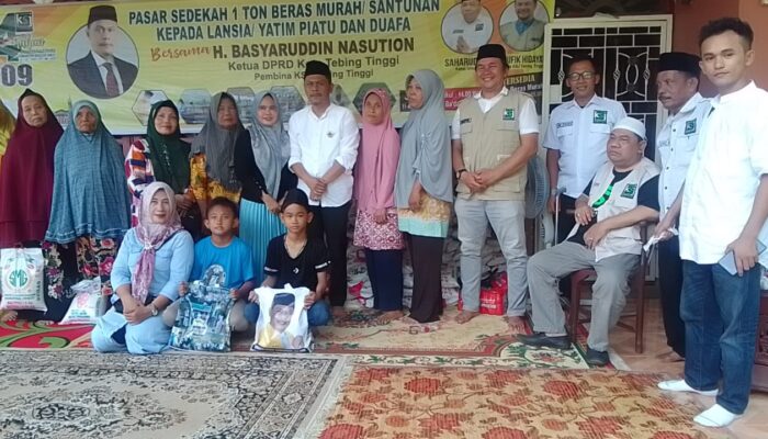 Ketua DPRD Kota Tebing Tinggi Buka Pasar Sedekah dan Bagi Sembako kepada yang Membutuhkan