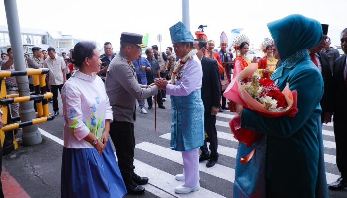 Kapolda Sumut Sambut Kedatangan Pj Gubsu di Bandara Kualanamu