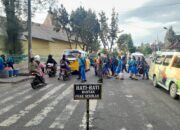 Atur Lalu Lintas Pagi Hari, Babinsa Koramil 03/Berastagi Ciptakan Kenyamanan Pengguna Jalan