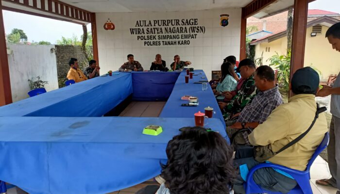 Theresia Hutagalung: Sering terjadi korset kabel listrik yang berada sebelum simpang Sukanalu di akibatkan adanya kayu yang melintang di kabel listrik sehingga terjadi percikan api dan korslet