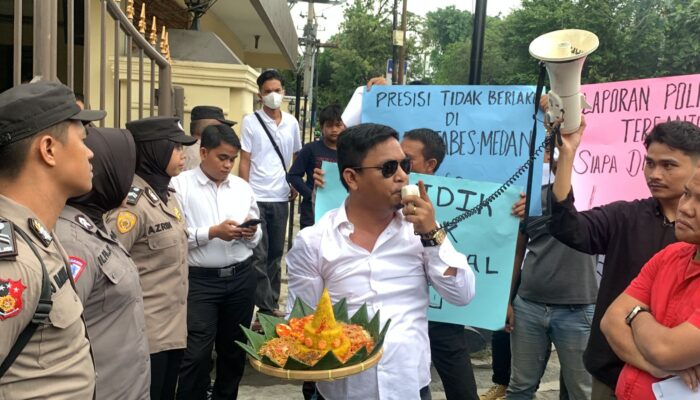 Polrestabes Medan “Dihadiahi” Nasi Tumpeng