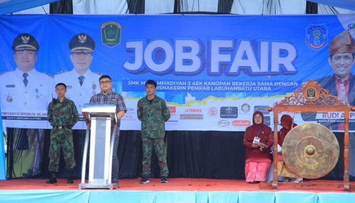 Bupati Labura Buka Acara Job Fair SMK Muhammadiyah 3 Aek Kanopan