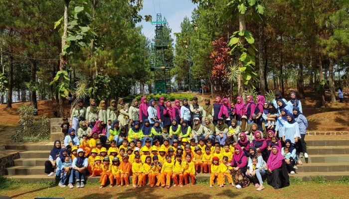 Senangnya Siswa/Siswi TK Al-Inayah saat Outbond ke Cantigi Camp Bandung