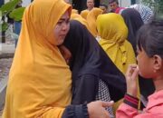 Tangis Haru para Jemaah Umrah saat Akan Diberangkatkan ke Tanah Suci oleh Partai Hanura