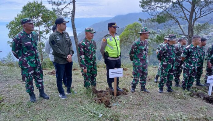 Mewakili AKBP Wahyudi Rahman, Kapolsek Tigapanah AKP Halason Sihotang Hadiri Karya Bakti Penanaman Pohon Dalam Rangka Hari Juang TNI AD