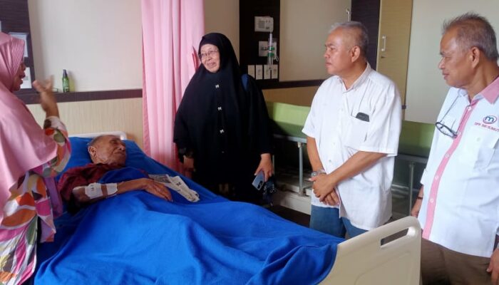 Tokoh Pers Muhammad TWH Opname, IMO Sumut Besuk dan Doakan Segera Sembuh