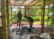 Pos Naekake Satgas Yonkav 6/Naga Karimata Ikut Membantu Membangun Rumah Warga