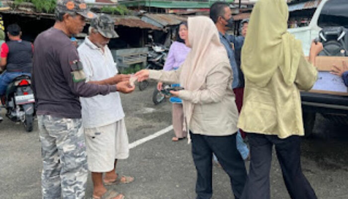 Tekan Perkembang Biakan Nyamuk DBD Dinkes PALI Sebat Bubuk Abate ke-Masyarakat