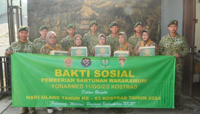 Semarak HUT Ke 63 Kostrad, Yonarmed 11/GG/2/2 Kostrad Bagikan Sembako Warakawuri