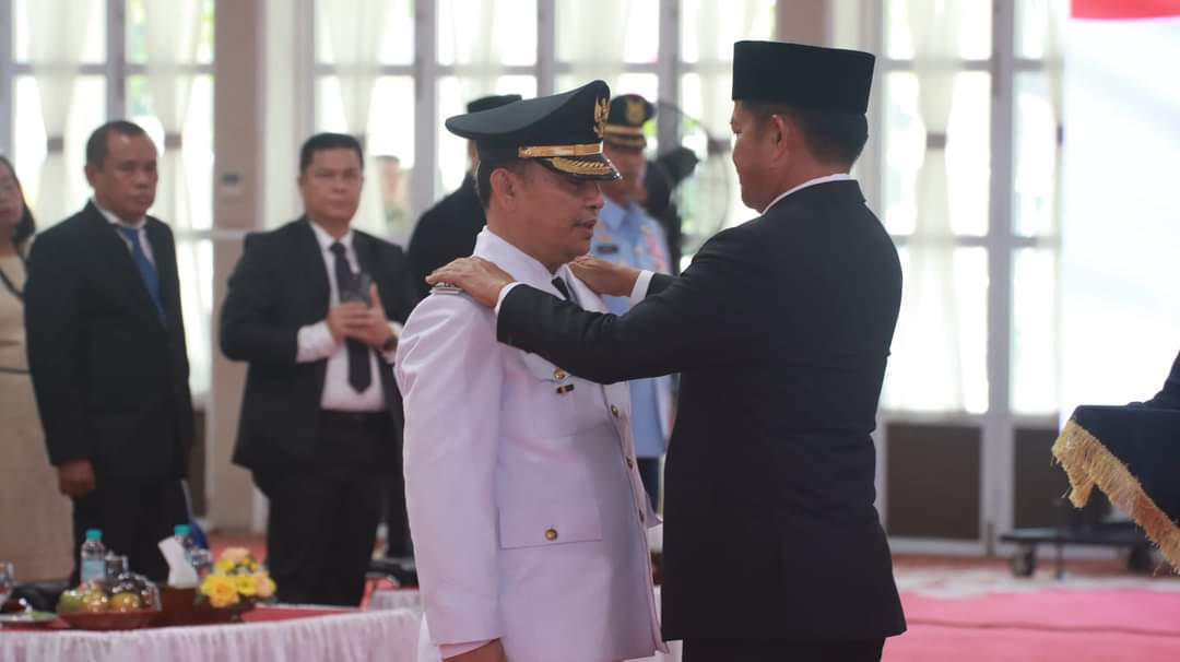 Tanggung Jawab Baru: Surung Charles Bantjin Resmi Menjadi Pj Bupati ...