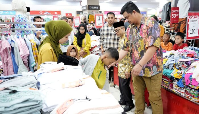 Wali Kota Medan Ajak Anak Yatim Berbelanja Baju Lebaran