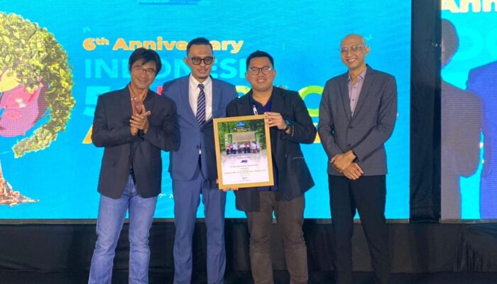 JNE Raih Penghargaan Indonesia Best 50 CSR 2024 dari The Iconomics