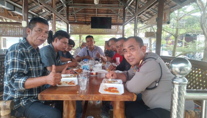 AKP S Gurusinga Perkuat Sinergi dengan Insan Pers Melalui Makan Siang Bersama di Lesehan Titik Temu Sergai