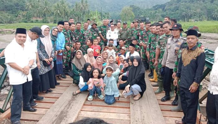 Jembatan Bailey Bukit Gombak Rampung, Warga Gelar Syukuran