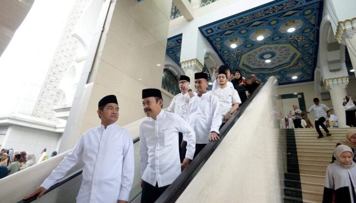 PJ Gubernur Sumut Hasanuddin Salat Idul Adha di Masjid Agung