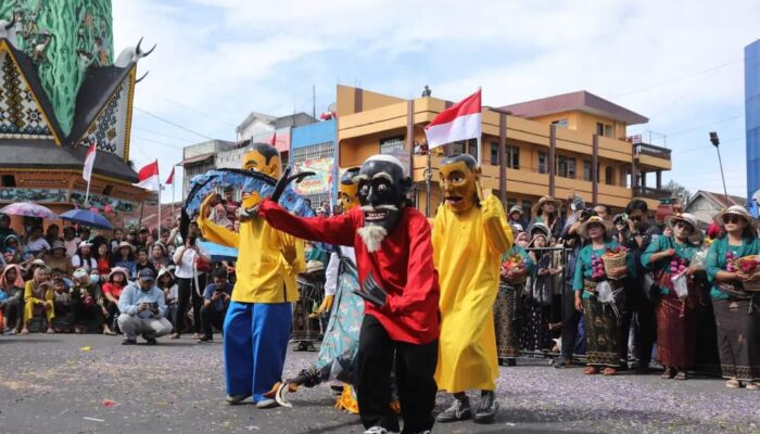 Keindahan dan Ekonomi Berpadu di Festival Bunga dan Buah Tanah Karo 2024