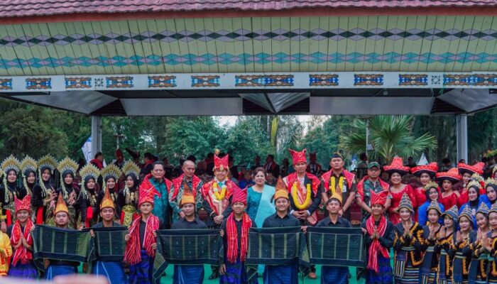 Meriahkan Festival Bunga dan Buah, PLN UP3 Bukit Barisan Pawai Gunakan Kendaraan Listrik