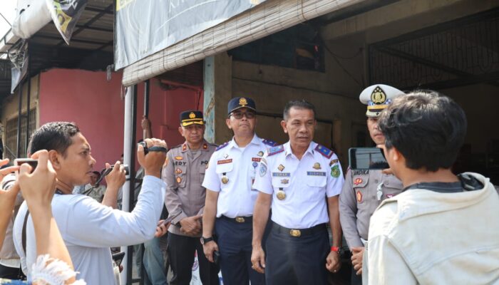 Turun langsung pada Penertiban Lalu lintas di Jalan Jamin Ginting, Kadishub Sumut Dorong Operator Angkutan Patuhi Aturan Pool