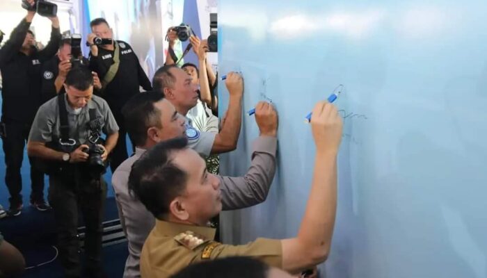 Kapolda Sumut Ikuti Gerakan 1.000 Tanda Tangan dalam Gebyar Keselamatan Korlantas