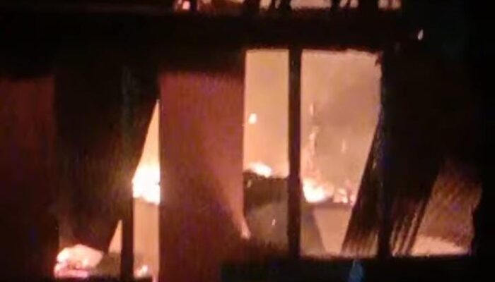 Malam Tahun Baru, Rumah Bik Mar dan Mang Taklib di Desa Ujung Rambung Dilalap Sijago Merah